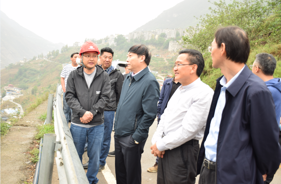 四川省實(shí)施西部大開發(fā)辦公室副主任、四川省發(fā)展和改革委員會(huì)副主任鄧長(zhǎng)金到金陽(yáng)河特大橋項(xiàng)目調(diào)研指導(dǎo)