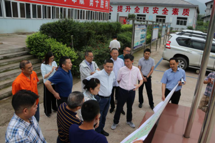 四川省交投集團(tuán)公司黨委副書記、副董事長、總經(jīng)理周黎明到仁沐新LJ18標(biāo)項(xiàng)目部檢查指導(dǎo)工作