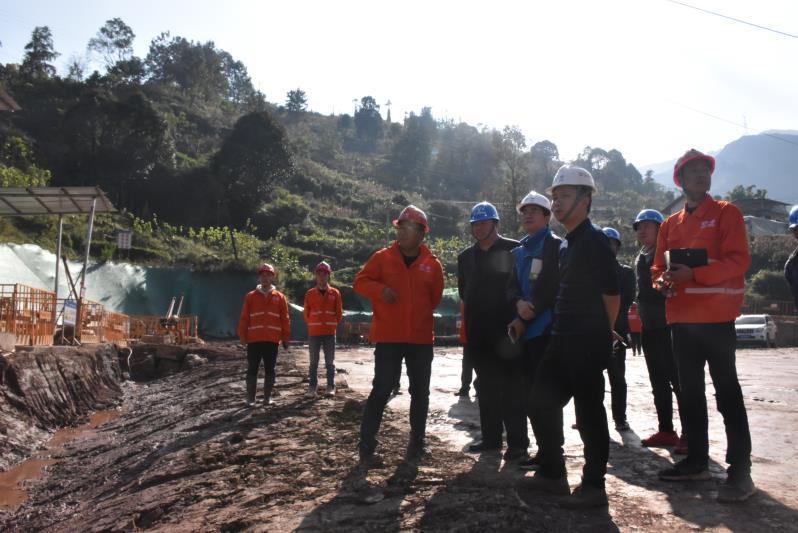 四川鐵投集團安全生產(chǎn)專項督查領(lǐng)導(dǎo)小組到寧攀高速ZCB1-6項目檢查指導(dǎo)工作