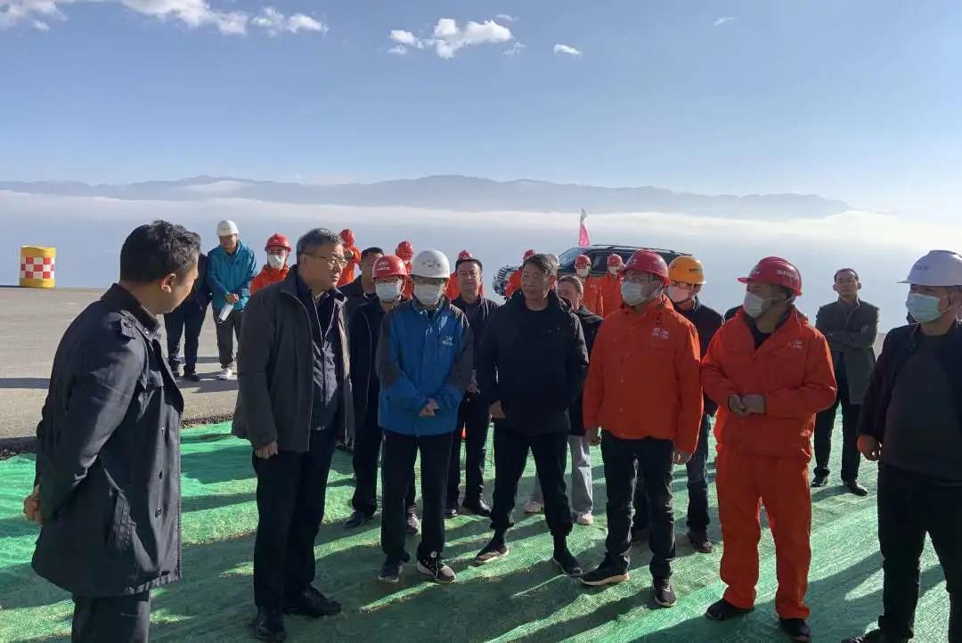 四川省交通運(yùn)輸廳黨組成員、副廳長朱學(xué)雷深入省道S464普格一標(biāo)項(xiàng)目調(diào)研項(xiàng)目建設(shè)情況