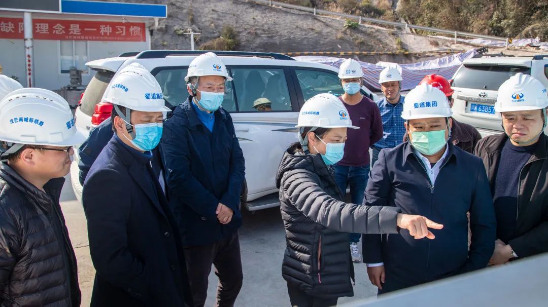 蜀道集團(tuán)總經(jīng)理助理、總部機(jī)關(guān)黨委書(shū)記李琳赴漢巴南鐵路6標(biāo)項(xiàng)目督導(dǎo)檢查工作