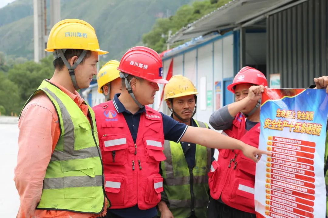 羅啟強(qiáng)，安全生產(chǎn)“護(hù)航員”