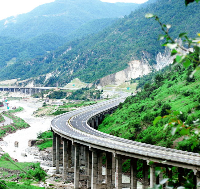 2007年-四川雅（安）西（昌）高速公路拖烏三...