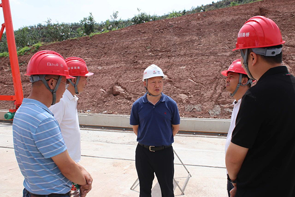 川交公司黨委副書記、董事、總經(jīng)理魯正偉赴會祿高速總包部項目檢查指導(dǎo)工作