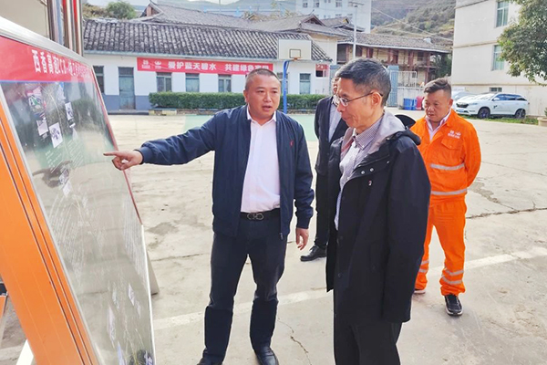 四川路橋黨委委員、監(jiān)事會主席黃衛(wèi)赴西香高速ZCB4總包部調(diào)研檢查工作