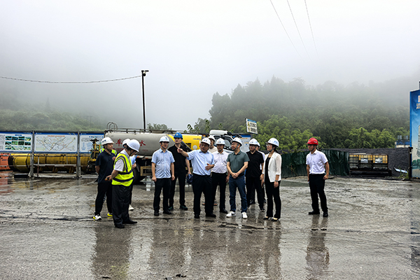 廣安市副市長王飛虎到華鎣山隧道及引道工程2標(biāo)項目檢查工作