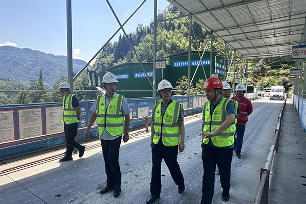 蜀道集團(tuán)總工程師黃兵調(diào)研都四斜井項目
