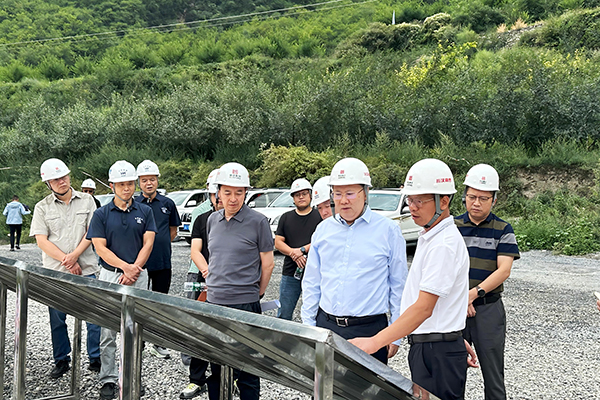 蜀道集團(tuán)黨委副書記、董事、副總經(jīng)理丁應(yīng)虎赴川汶高速TJ7項(xiàng)目檢查指導(dǎo)工作