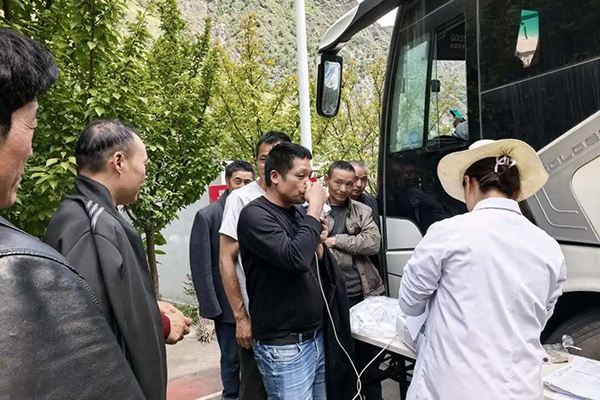 麻德美麗鄉(xiāng)村公路項(xiàng)目組織一線(xiàn)工人崗前職業(yè)健康體檢